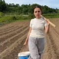"Đavo nosi motiku" Mlada Bosanka napravila ršum na mrežama, pokazala kako se najbolje uči manekenski hod! I nije na pisti nego…