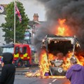 Noć kada je buknuo Belfast: Nasilje, suzavac i vatrene barikade u Severnoj Irskoj
