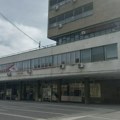 Poverenik SNS tokom sednice Skupštine Pančeva nosio majicu s likom odbornice ZLF i uvredljivom i seksističkom porukom
