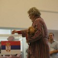 "Ko rano rani...": Nadrealna fotografija s glasanja u Beogradu u koju gleda ceo region