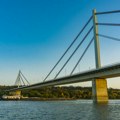 Žena skočila sa Mosta slobode u Novom Sadu: Hitna pomoć je izvukla na obalu
