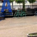 Kiša opet pljušti, građani strahuju od novih poplava: Nivo nabujalih reka u Novom Pazaru još uvek pod kontrolom, sve su…
