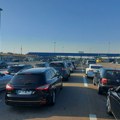 AMSS: Zadržavanja putničkih vozila na granicama, preko Gradine se čeka dva sata