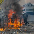 Haos na protestima u Solunu! Navijači motkama i bakljama napali policiju