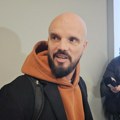 Na praznik rada sa gipsom na ruci: Evo kako je pevač obeležio Prvi maj: Sin mu je pravio društvo, a ima i važan povod