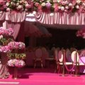 Tunel od 5 šlepera cveća, roze tepih i torta na šest spratova: Svadba godine počinje!
