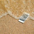 Telefon vam je upao u vodu? Evo šta treba da radite kako biste ga vratili u život