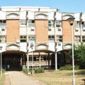 Skup podrške privedenom maturantu ispred Trećeg osnovnog javnog tužilaštva