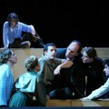"Očevi i oci" u Grad teatru: Predstava u režiji Veljka Mićunovića na budvanskom festivalu
