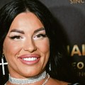 Seka ponela "pocepanu haljinu" kao boginja: Delovi u obliku grudi i gaćica, a komentari pljušte: "Mamasita"