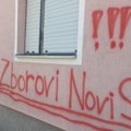 Grafiti mržnje na kući studenta Vladimira Balaća u Novom Sadu