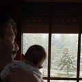 Milan Vasić podelio neodoljivu sliku sa sinom: Postao otac u 46. godini, sada se ne razdvaja od malog Despota: "Naš prvi sneg"…
