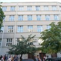 Nastave nema: Direktorka kaže da u blokiranoj gimnaziji borave i osobe koje nisu đaci