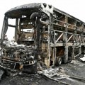 Najmanje 25 ljudi poginulo u Indiji kada se autobus zapalio nakon sudara (VIDEO)