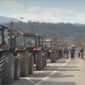 Pušteni poljoprivrednici koji su jutros privedeni u policiju u Kraljevu, nastavljaju blokade puteva
