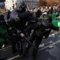 Makron sazvao hitan sastanak zbog nereda u Francuskoj. Na protestima širom zemlje više od 250.000 demonstranata, u jednom danu…