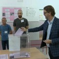 Gradonačelnik Kragujevca Nikola Dašić glasao na biračkom mestu u Vašarištu