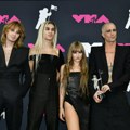 Grupa Maneskin privukla pažnju svojim izgledom na dodeli MTV nagrada