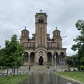 Crkve širom Beograda i Srbije zvonile u podne: zbog glasanja u UN: "Molitva za spasenje srpske države i naroda" (video)