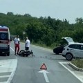 Dvotočkaš na putu, pored njega rasuti delovi od siline udarca: Oboren motociklista na Ibarskoj magistrali