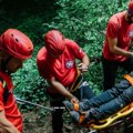 Četiri sata izvlačili povređenog rekreativca iz kanjona Tribuće Uspešna akcija Gorske službe Valjevo