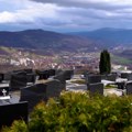 Duhovske zadušnice – bližnji obilaze grobove srodnika i pale sveće