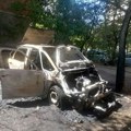 Vatrena drama u Bloku 70: Zapaljen automobil na parkingu, slike izgledaju jezivo