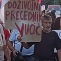 U šetnji protiv blokada SNS blokirao centar Leskovca (VIDEO)