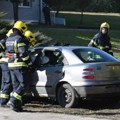 Kragujevački vatrogasci-spasioci izbavili vozača iz automobila koji je sleteo s puta