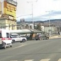 Horor snimak nesreće: Tramvaj juri i ispada iz šina u Sarajevu (video)