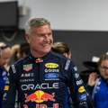 Slavni vozač Formule 1 u zagrljaju zgodnih devojaka slavio momačko veče; Teturao se do hotela VIDEO