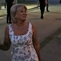 Stanijina majka bežala od novinara: Stigla elegantna i nasmejana u Šimanovce, izustila samo jednu rečeniu