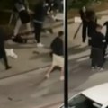 (Video) Nezapamćeno ulično nasilje: U masovnoj tuči učestvovalo više od 20 mladića i devojaka, potpuni haos, gradonačelnik…