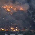 "Živimo noćnu moru..." Gore kuće i imanja u Grčkoj, 11 aviona i devet helikoptera se bori sa vatrenom stihijom (video)