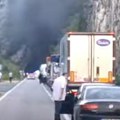 Horor u tunelu kod Mostara, sudar auta i kamiona: Gust crni dim kulja, ima mrtvih - Veliki broj vatrogasaca na terenu…