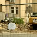 „Naša zgrada bi mogla da se uruši ili ćemo biti zazidani“: Stanari Kneza Miloša protestuju već šesti dan, tvrde da je…
