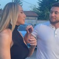 Pevač se ne odvaja od zgodne plavuše Na slavlje kod Uroša stigao sa njom, pa otkrio detalje: "Nije ličio na sebe"