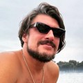Naš omiljeni glumac je dobio sina sa drugaricom: Ne žive zajedno, ali ga je naslednik promenio: "Želim sa njim i da izađem…