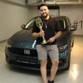 Pobednik Zvezda Granda preuzeo nagradu: Evo ko mu je uručio ključeve! Pohvalio se novim autom, pa obratio Ceci