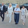 Estrada stiže na ćanin spektakl! Pevačica se pojavila u besnoj mašini, a evo koje zvezde će joj praviti društvo na bini (foto)…