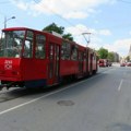 Šlepani autobus otkačio se od kamiona i udario u tramvaj