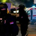 Drama u Obrenovcu: Pucao u televizor pred majkom, pa pobegao žutim "pasatom": Policija ga opkolila!