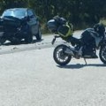 Teška nesreća kod Doboja, ima mrtvih! Motociklisti nije bilo spasa, delovi vozila rasuti po putu