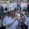 Keba napravio pometnju u Knez Mihailovoj! Poveo tapane u centru pa zapevao: Ovako najavio spektakl na Tašu