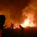 U Indoneziji izgorelo gotovo 300 kuća, skoro 1.000 ljudi napustilo selo