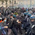 Eskalirali protesti u Francuskoj, lete pendreci i suzavac: Pogledajte dramatične scene okršaja (video)