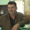 Mlađa kuva najjeftiniju kafu u Srbiji Užitak je potpun, na kašičici se ne štedi, a uz nju služi kiselu vodu i…