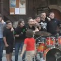 Dečaci iz Kraljeva održali mini-koncert da pomognu malom Vasiliju