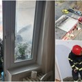 FOTO Zapalio se stan na Zvezdari: Dim kuljao hodnicima solitera, prestravljene komšije pozvale vatrogasce
