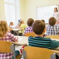 Zabrana mobilnih u novosadskoj školi urodila plodom Đaci produktivniji, škole širom Srbije sve više zainteresovane da…